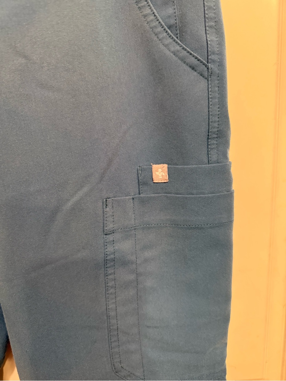 FIGS Yola Skinny Scrub Pants - Picture 6 of 9